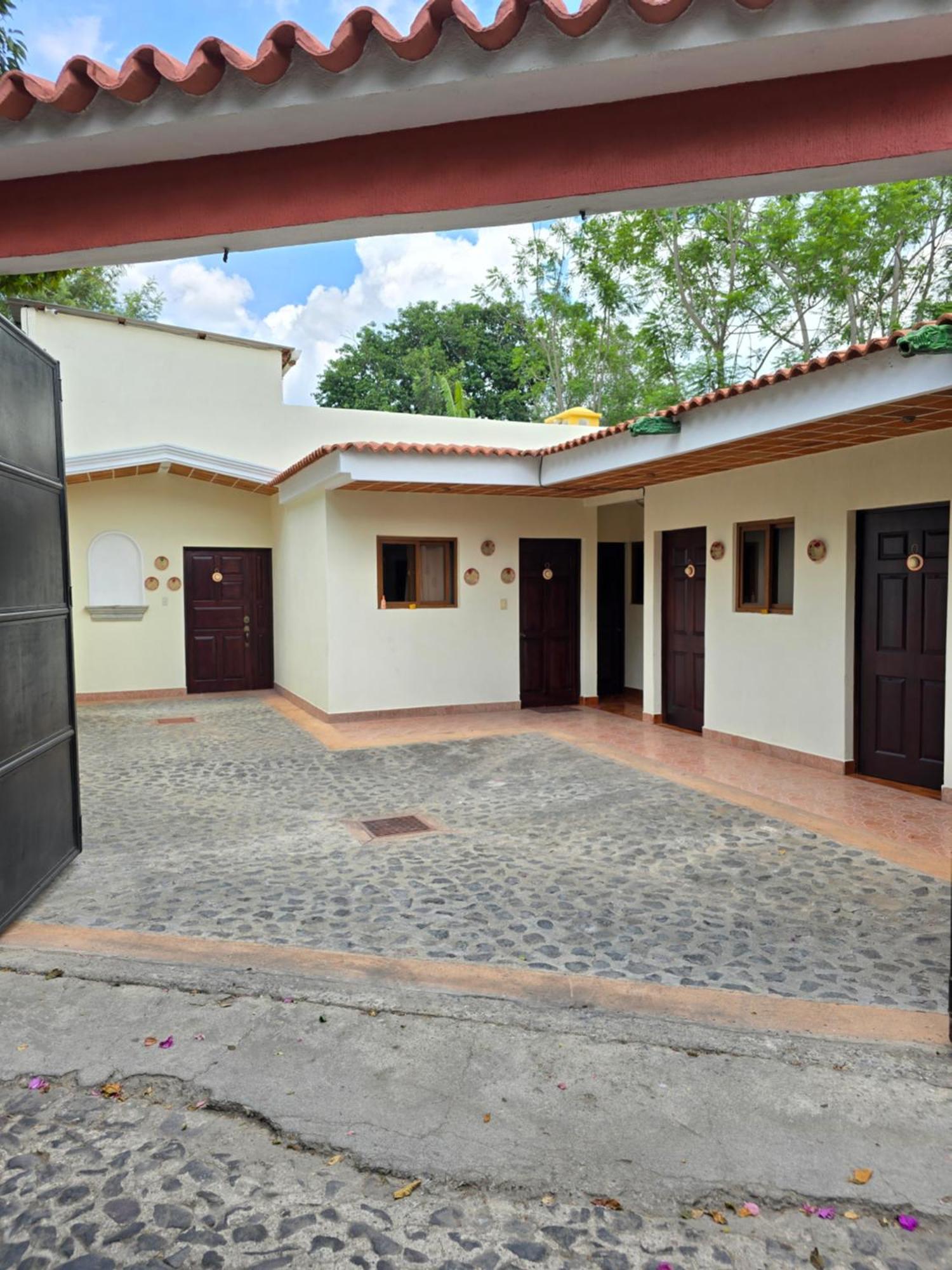 Casa Nazareno Aparthotel Antigua Exterior photo